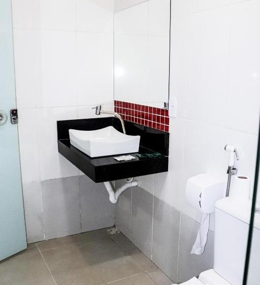 חדר משפחתי, Paris