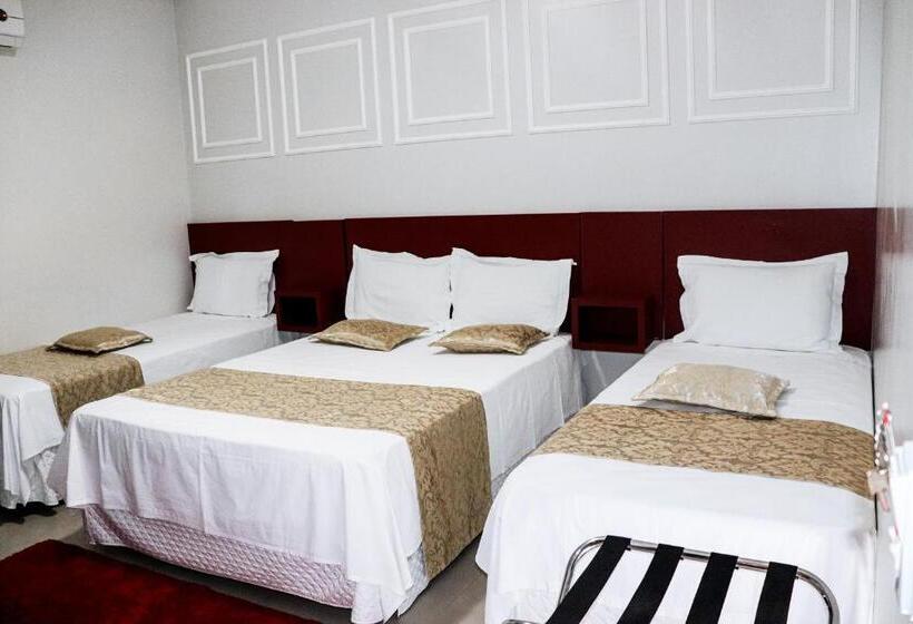 חדר משפחתי, Paris