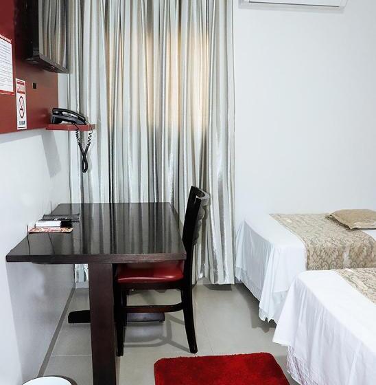 חדר משפחתי, Paris