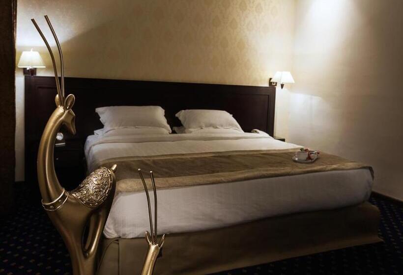 اتاق سوپریور با تخت بزرگ, Seven Roses