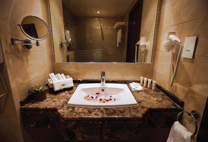 اتاق سوپریور با تخت بزرگ, Seven Roses