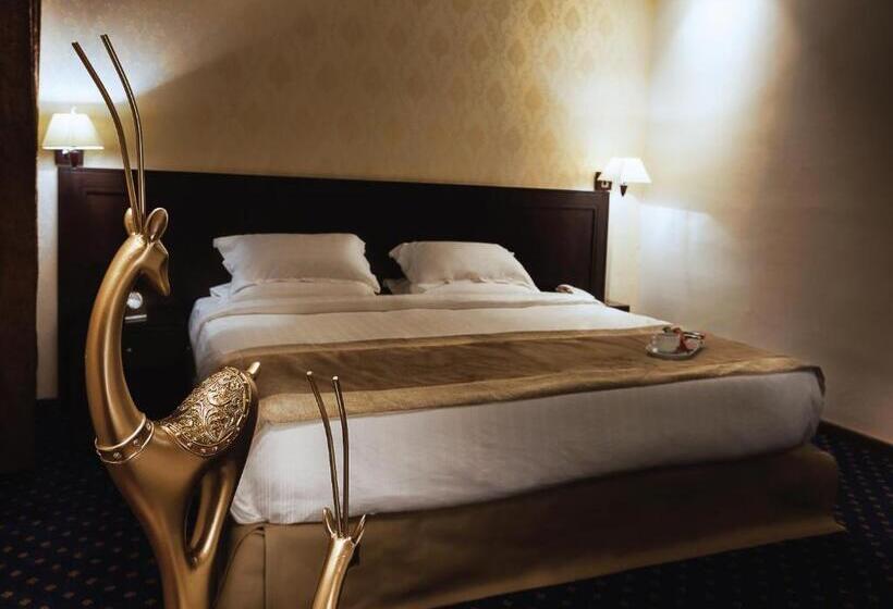 اتاق لوکس با تخت بزرگ, Seven Roses