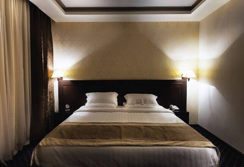 اتاق سوپریور, Seven Roses