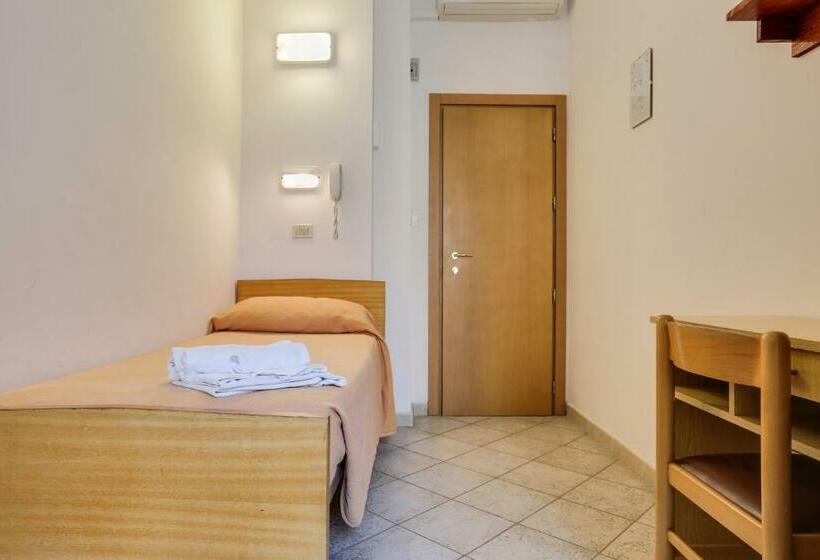 اتاق استاندارد یک نفره, Smile