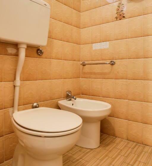 اتاق استاندارد یک نفره, Smile