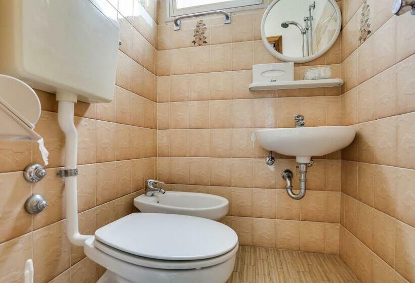 اتاق استاندارد چهار تخته, Smile