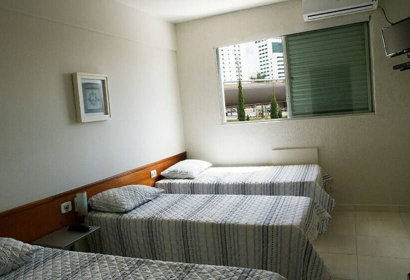 חדר סטנדרט לשלושה, Uberpalace