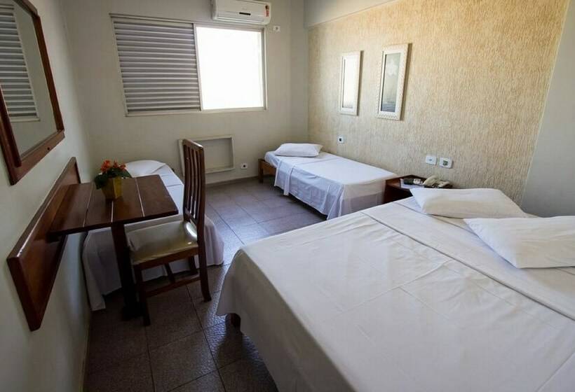 חדר סטנדרט לארבעה, Uberpalace