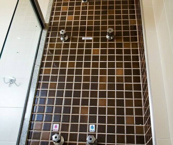 Quarto Quádruplo Estandar, Uberpalace