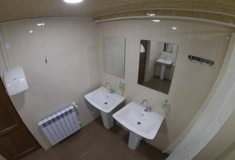 공동 객실, Vagary Hostel