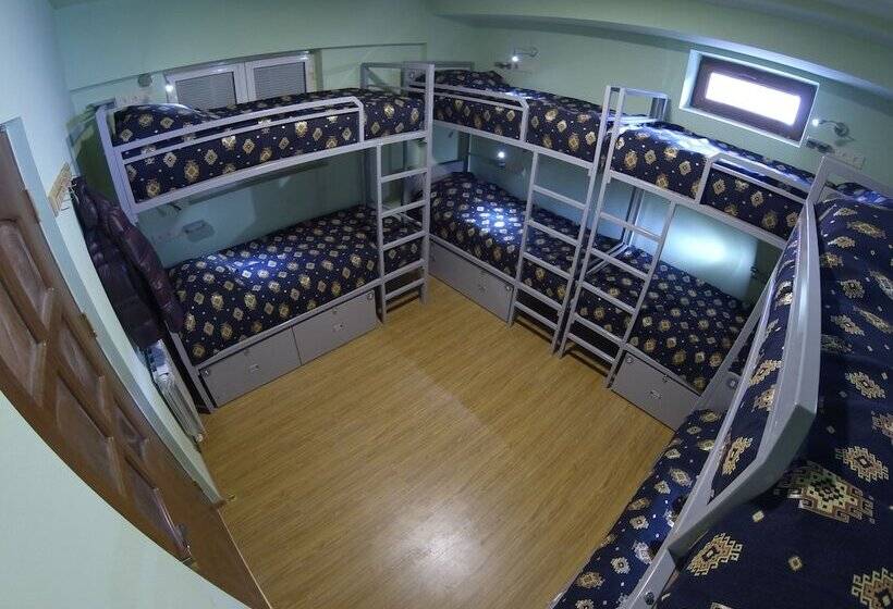 공동 객실, Vagary Hostel
