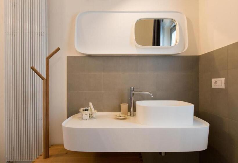 Полулюкс, Vinilia Wine Resort