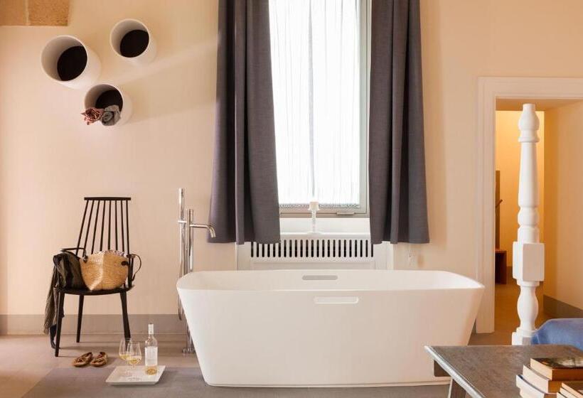 Полулюкс, Vinilia Wine Resort