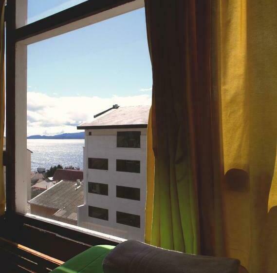 اتاق استاندارد با سرویس بهداشتی مشترک, Moving Hostel Travel Bar