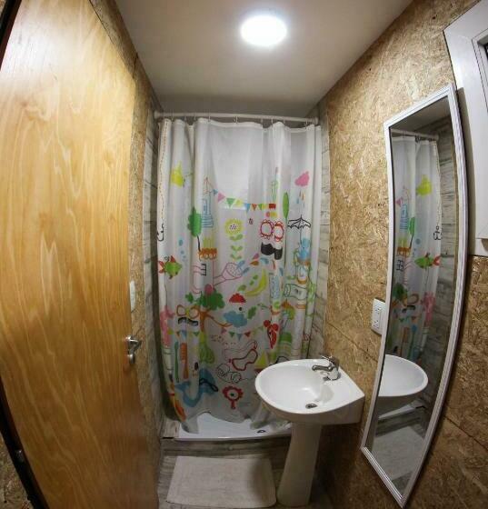 اتاق استاندارد, Moving Hostel Travel Bar