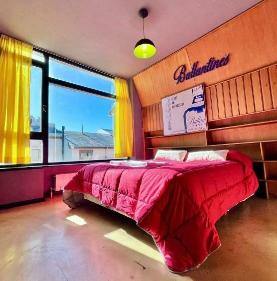 اتاق استاندارد با سرویس بهداشتی مشترک, Moving Hostel Travel Bar