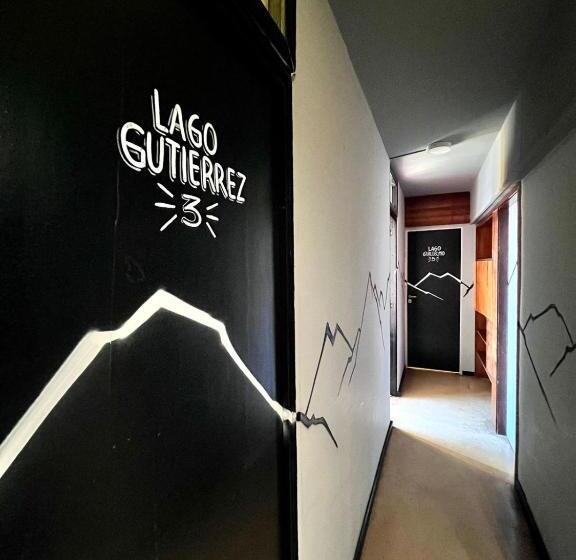 اتاق استاندارد با سرویس بهداشتی مشترک, Moving Hostel Travel Bar