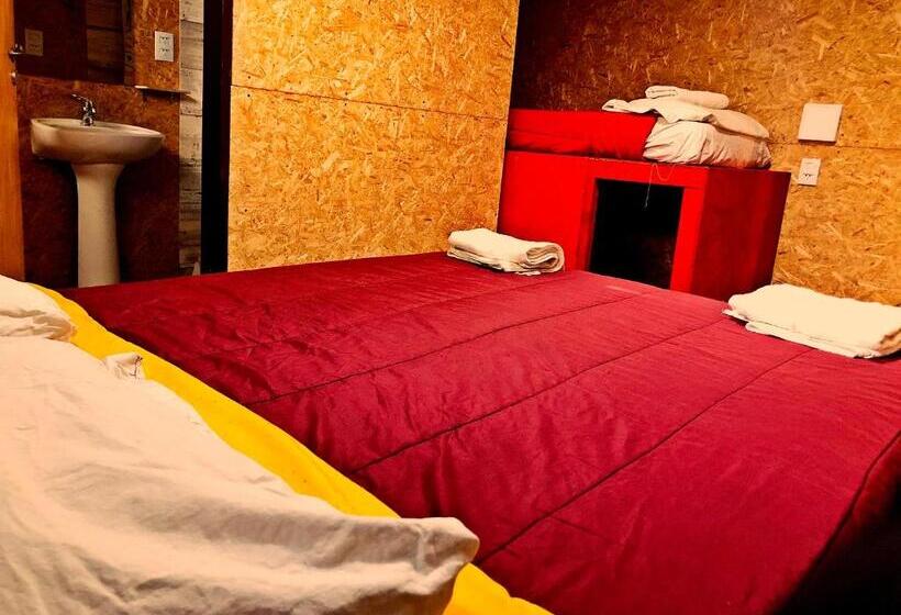 اتاق استاندارد, Moving Hostel Travel Bar