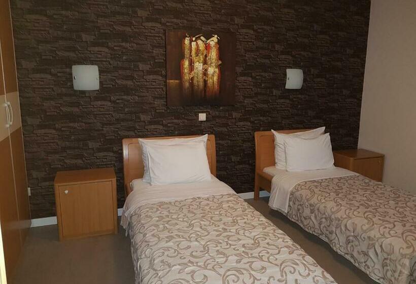 اتاق استاندارد, Dvor