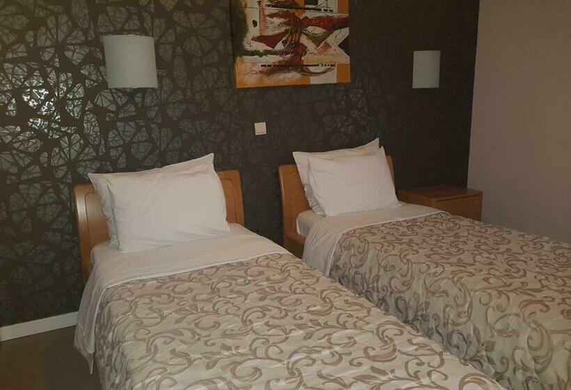 اتاق استاندارد, Dvor