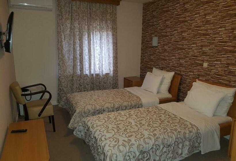 اتاق استاندارد, Dvor