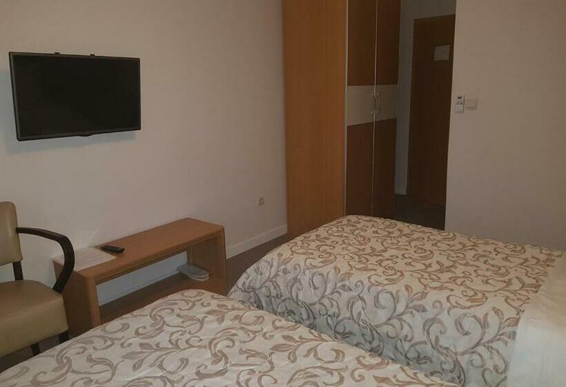 اتاق استاندارد, Dvor