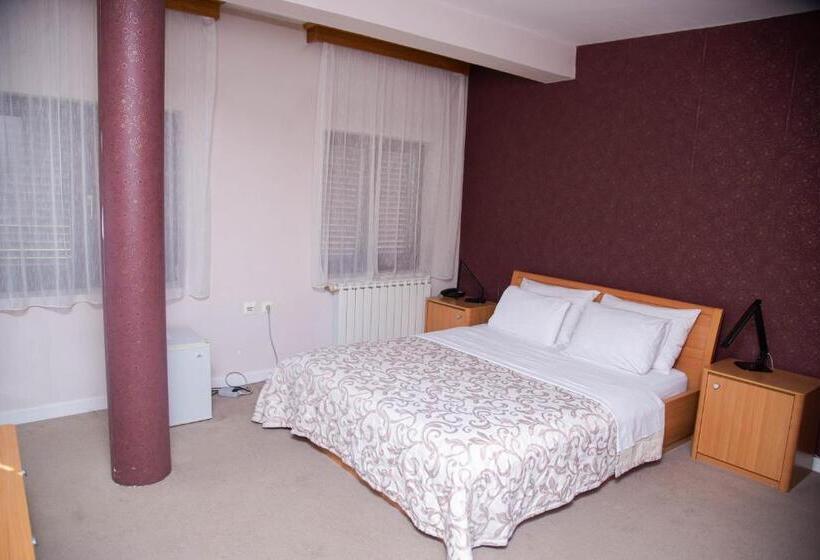 اتاق استاندارد, Dvor