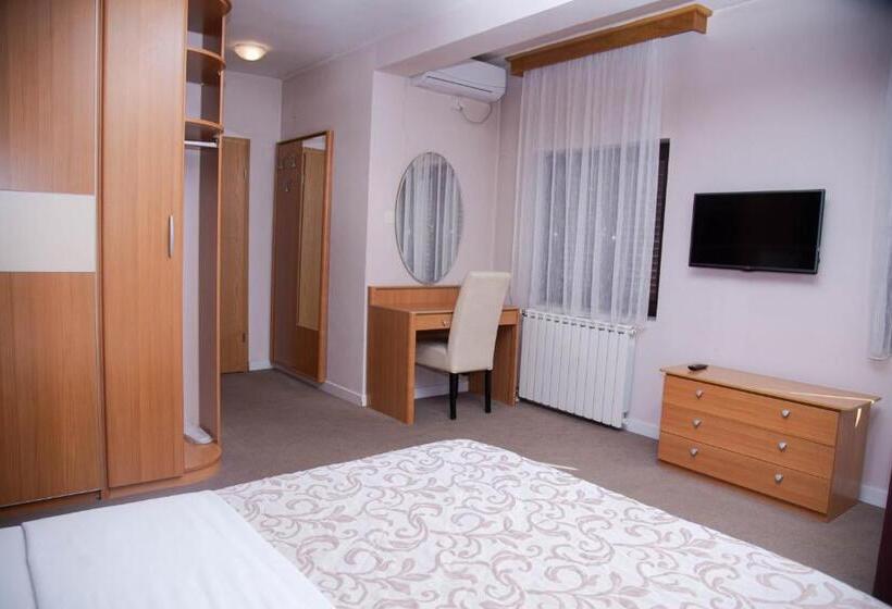 اتاق استاندارد, Dvor