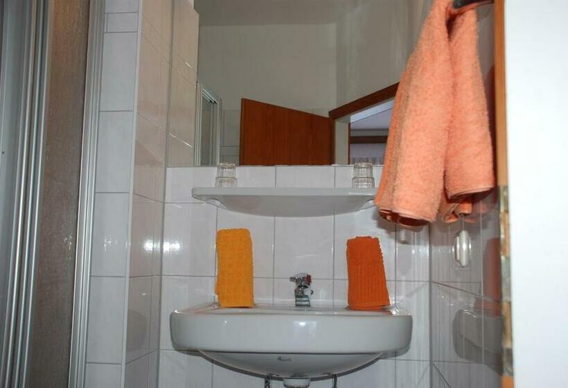 带阳台的三人标准间, Pension Agnes