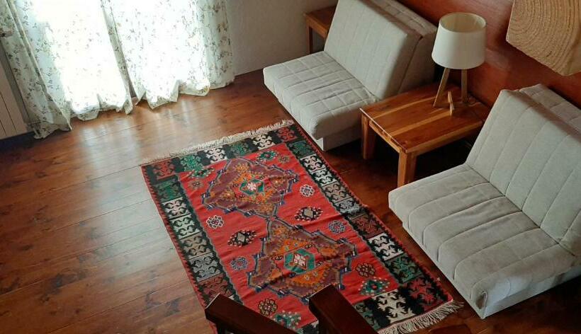 سوییت خانوادگی, Rooms And Apartmants Mirovic