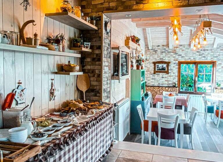 سوییت خانوادگی, Rooms And Apartmants Mirovic