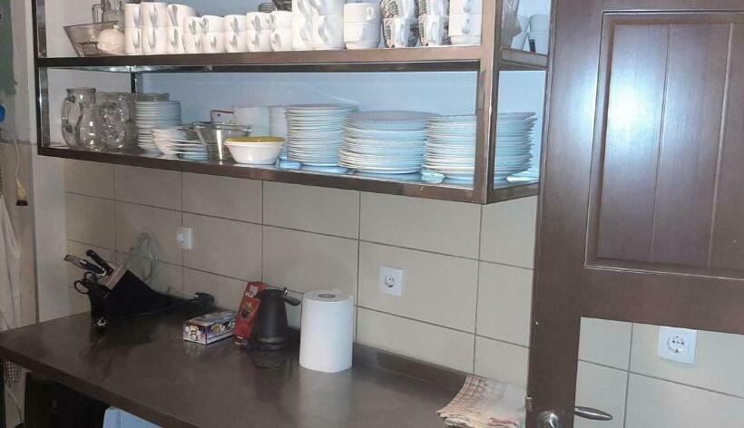 سوییت خانوادگی, Rooms And Apartmants Mirovic