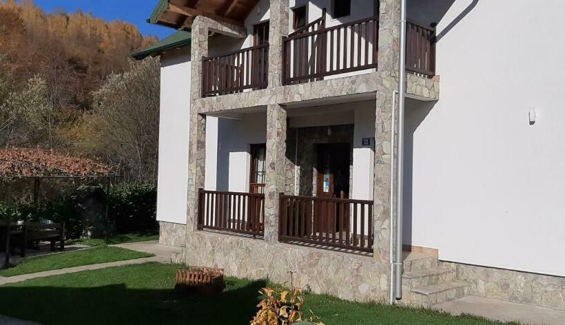 سوییت خانوادگی, Rooms And Apartmants Mirovic