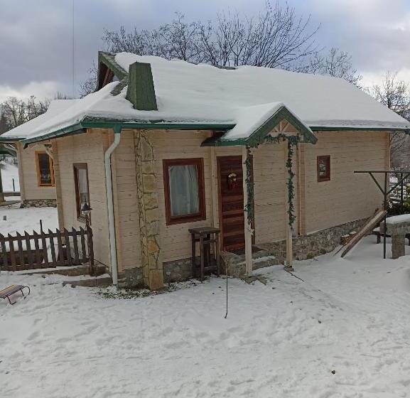 بانگلوی استاندارد, Rooms And Apartmants Mirovic