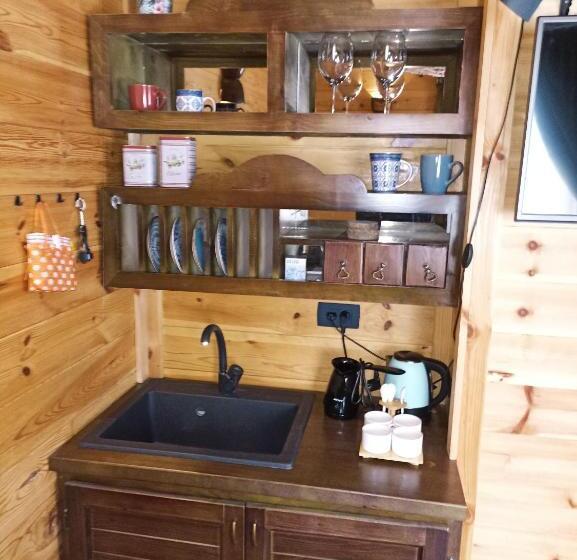 بانگلوی استاندارد, Rooms And Apartmants Mirovic