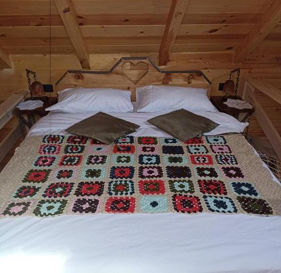 بانگلوی استاندارد, Rooms And Apartmants Mirovic