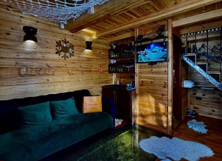 بانگلوی استاندارد, Rooms And Apartmants Mirovic