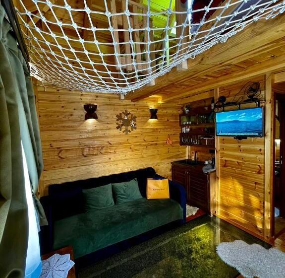 بانگلوی استاندارد, Rooms And Apartmants Mirovic