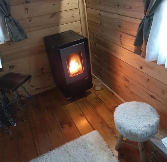 بانگلوی استاندارد, Rooms And Apartmants Mirovic