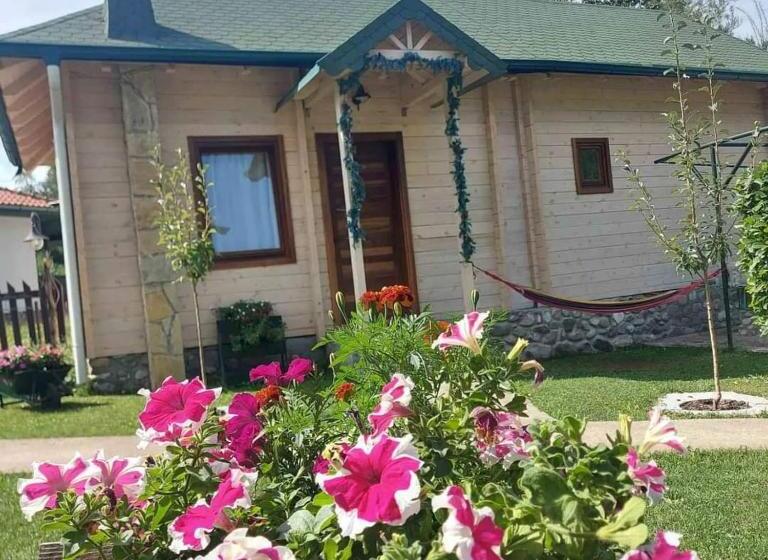 بانگلوی استاندارد, Rooms And Apartmants Mirovic