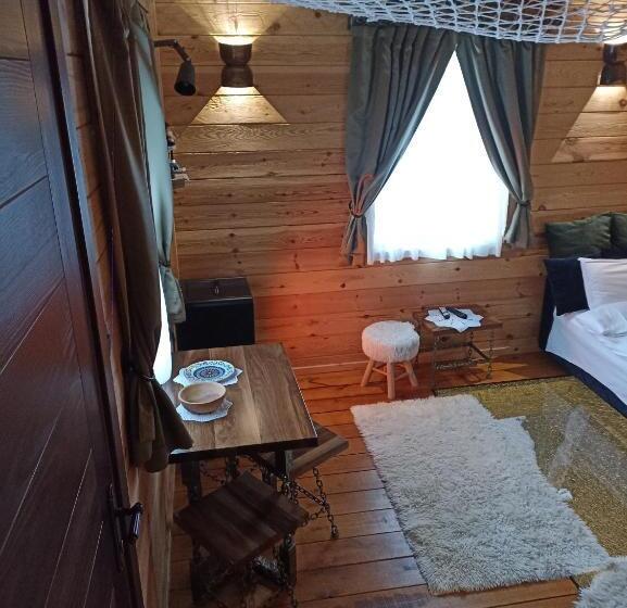 بانگلوی استاندارد, Rooms And Apartmants Mirovic