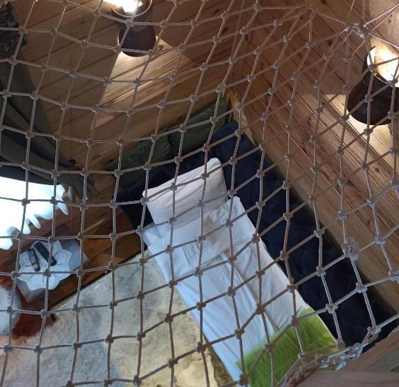 بانگلوی استاندارد, Rooms And Apartmants Mirovic