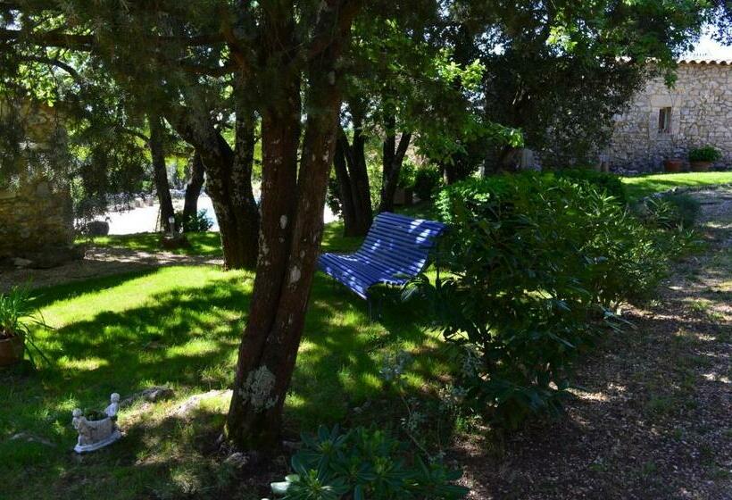 标准间带露台, Sous Les Chênes