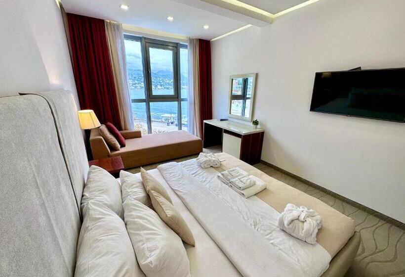 اتاق سه نفره دلوکس با چشم‌انداز دریا, Porto Sole