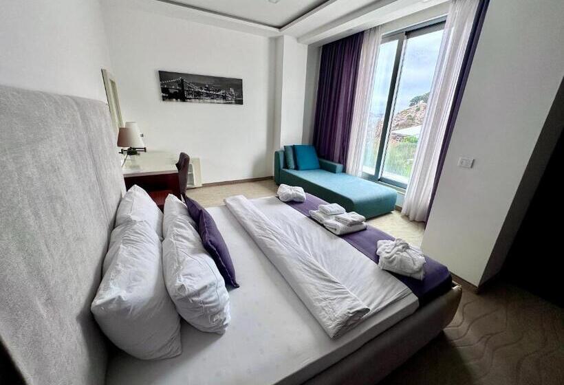 اتاق سه نفره دلوکس با چشم‌انداز دریا, Porto Sole