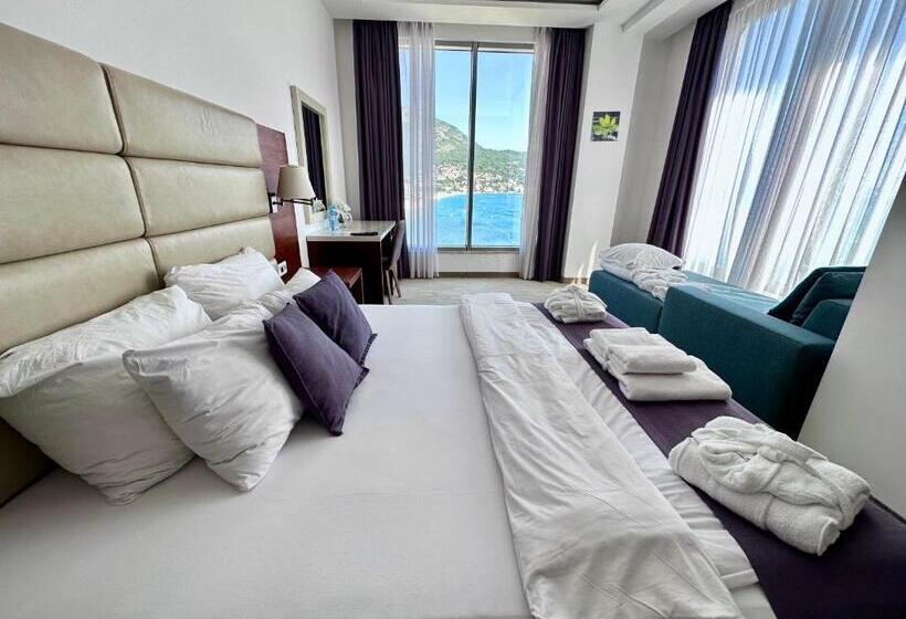 اتاق سه نفره دلوکس با چشم‌انداز دریا, Porto Sole
