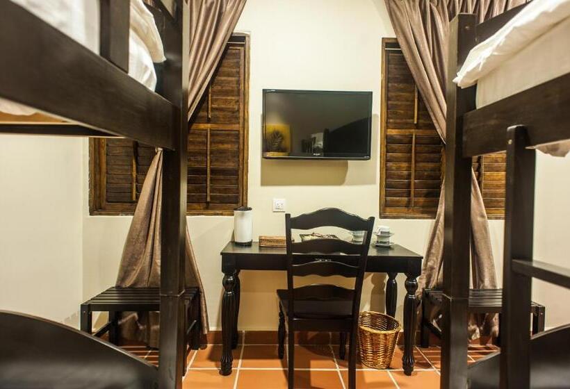 חדר דלוקס לארבעה, Armenian Suite