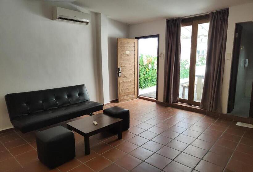 חדר משפחתי דלוקס, Armenian Suite