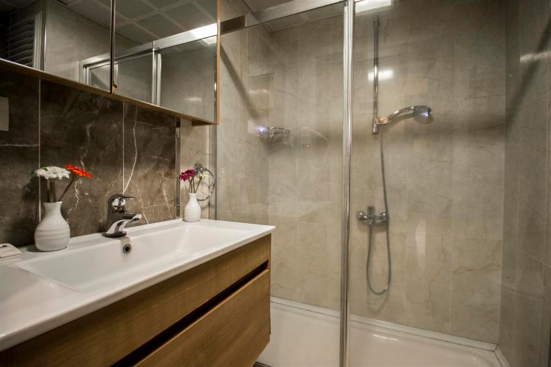 غرفة بريميوم, Business Han