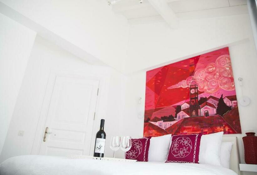 اتاق استاندارد با بالکن و چشمانداز دریا, Esinti